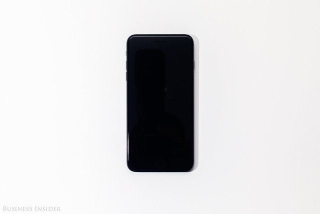 iPhone 8: Hãy chọn màu đen để giấu đi những điểm xấu xí - Ảnh 2.