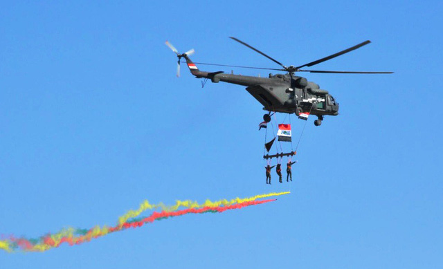 Iraq diễu binh mừng chiến thắng IS - Ảnh 2.