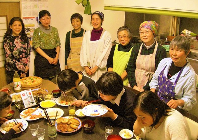 Ấm áp quán cafe từ thiện dành cho trẻ em nghèo tại Nhật Bản - Ảnh 1.