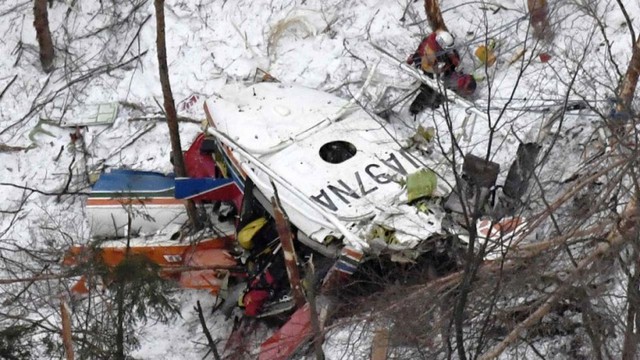 Trực thăng Nhật Bản rơi trên núi, ít nhất 3 người thiệt mạng - Ảnh 1.