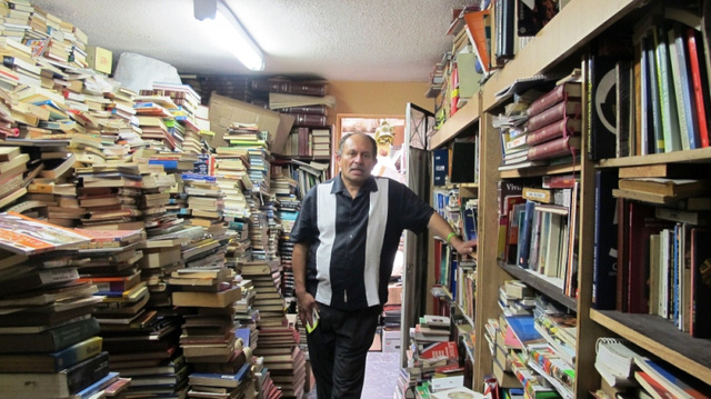 Người nhặt rác thu gom 25.000 cuốn sách lập thư viện - Ảnh 1.