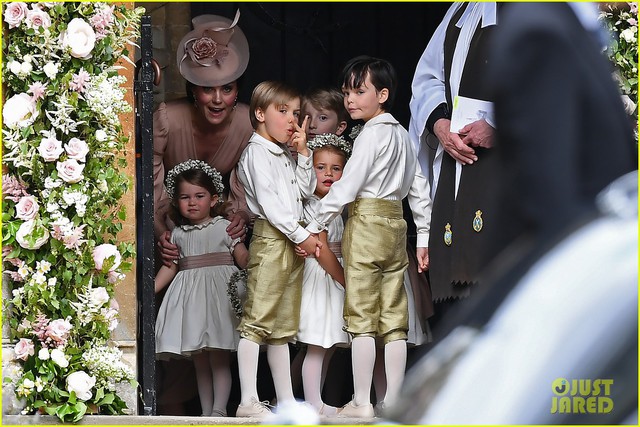 Những hình ảnh siêu dễ thương của tiểu công chúa, hoàng tử của nước Anh - Ảnh 2.
