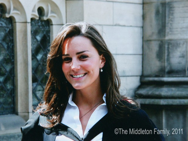 Ngắm thời trang của Công nương Kate Middleton thay đổi qua năm tháng - Ảnh 1.