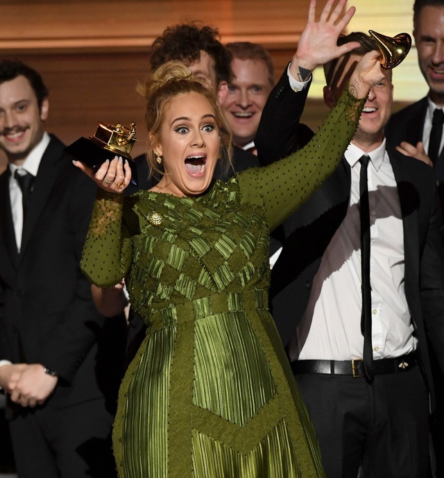 Bị Adele cướp giải, Beyonce bật khóc vì hạnh phúc - Ảnh 1.