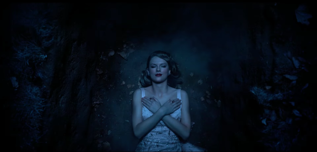 Săm soi loạt đồ trang sức hàng hiệu trong MV mới của Taylor Swift - Ảnh 9.