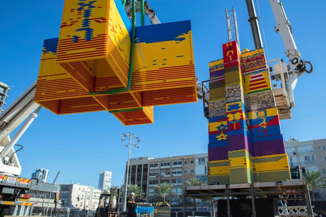 Nỗ lực lập kỷ lục thế giới với tháp Lego cao gần 40m - Ảnh 3.