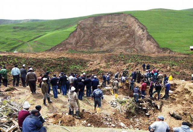 24 người thiệt mạng vì lở đất ở Kyrgyzstan - Ảnh 2.