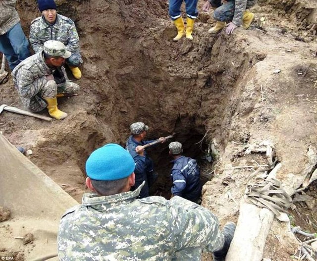 24 người thiệt mạng vì lở đất ở Kyrgyzstan - Ảnh 3.
