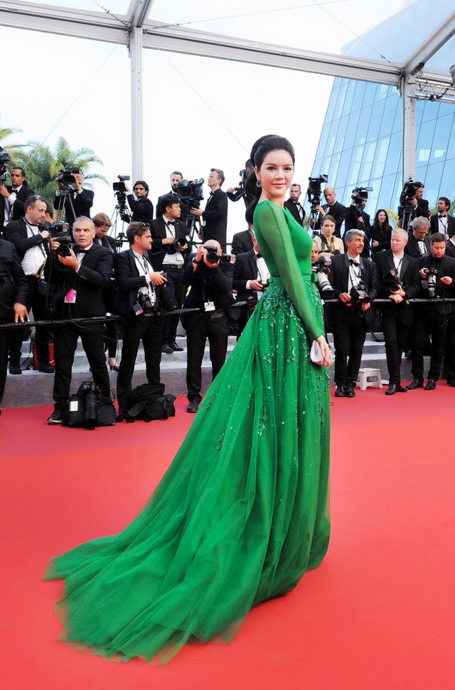 Những lần Lý Nhã Kỳ khiến fan Việt nín thở với trang phục thảm đỏ tại LHP Cannes - Ảnh 8.