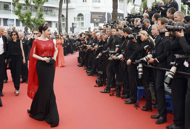 Những lần Lý Nhã Kỳ khiến fan Việt nín thở với trang phục thảm đỏ tại LHP Cannes - Ảnh 7.