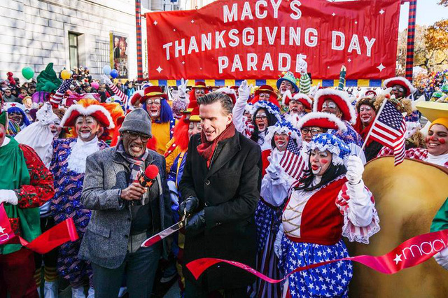Không khí cuộc diễu hành mừng Lễ Tạ ơn tại Mỹ qua ảnh - Ảnh 2.