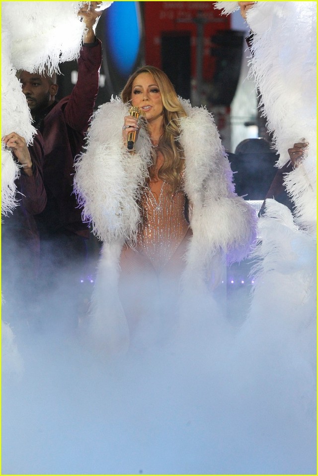 Quyết định biểu diễn tại Quảng trường Thời đại, Mariah Carey muốn sửa lại sự cố năm trước - Ảnh 1.