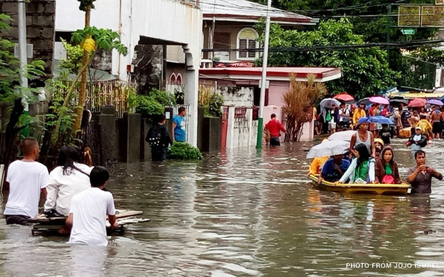 Bão Maring khiến 3 người thiệt mạng và gây ngập lụt tại Philippines - Ảnh 1.