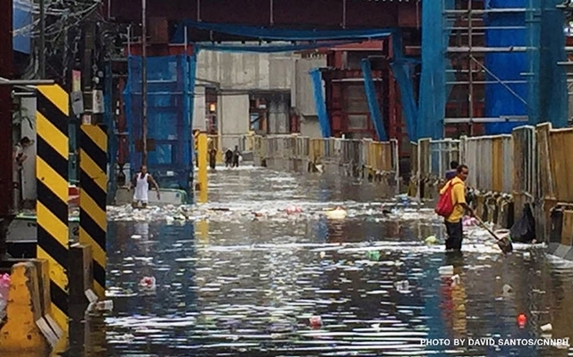 Bão Maring khiến 3 người thiệt mạng và gây ngập lụt tại Philippines - Ảnh 3.