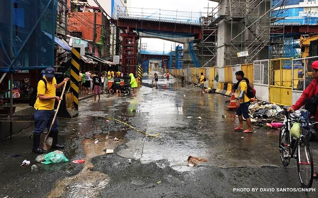 Bão Maring khiến 3 người thiệt mạng và gây ngập lụt tại Philippines - Ảnh 4.