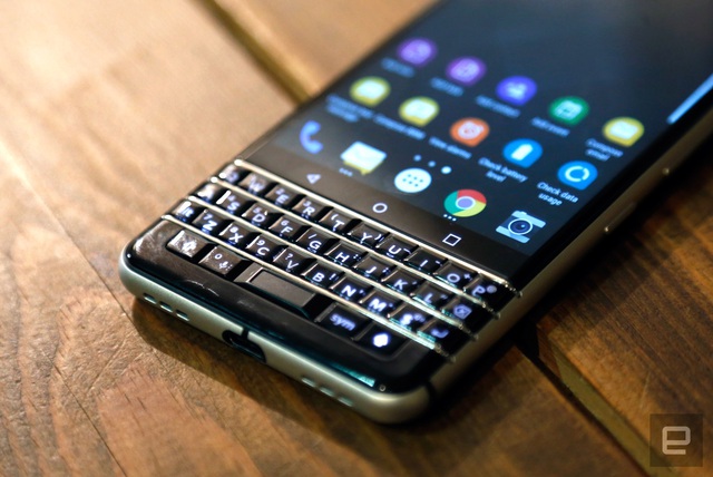 BlackBerry cũng đua đòi làm điện thoại chống nước - Ảnh 2.
