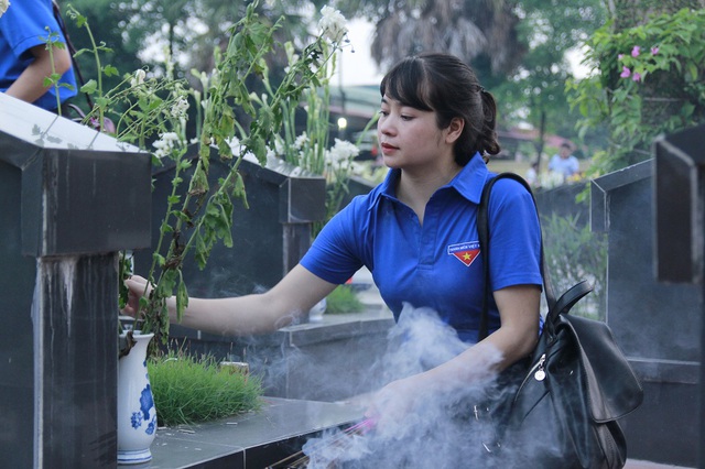 Đoàn thanh niên Đài THVN tri ân công lao các anh hùng liệt sỹ - Ảnh 14.