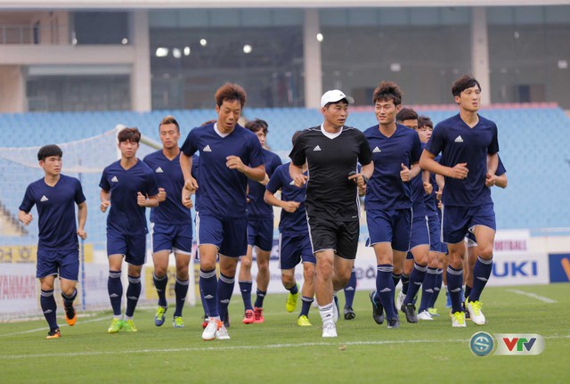 ẢNH: Tuyển các Ngôi sao K-League tập làm quen sân Mỹ Đình trước trận giao hữu - Ảnh 1.