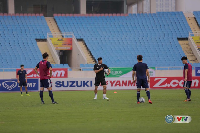 ẢNH: Tuyển các Ngôi sao K-League tập làm quen sân Mỹ Đình trước trận giao hữu - Ảnh 4.
