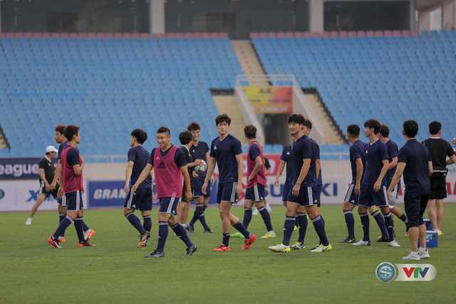 ẢNH: Tuyển các Ngôi sao K-League tập làm quen sân Mỹ Đình trước trận giao hữu - Ảnh 5.