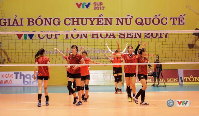 VTV Cup Tôn Hoa Sen 2017: ĐT bóng chuyền nữ Việt Nam tập buổi đầu tiên tại Hải Dương - Ảnh 10.