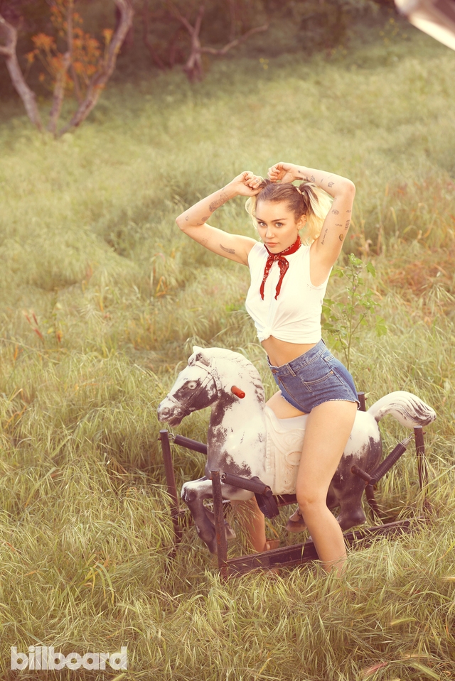 Choáng váng với hình ảnh ngọt ngào của Miley Cyrus - Ảnh 2.