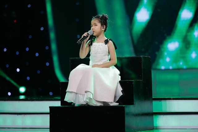 Vietnam Idol Kids: Hát nhạc Phan Mạnh Quỳnh, hoàng tử Bolero làm xiêu lòng  Isaac - Ảnh 8.