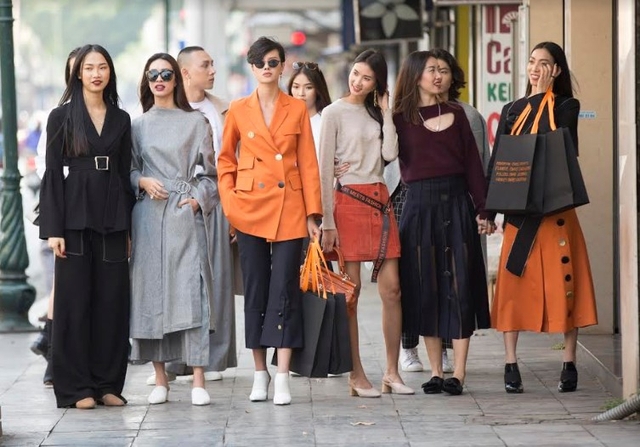 Chân dài Vietnams Next Top Model nổi bần bật trong phong cách thời trang đường phố - Ảnh 6.