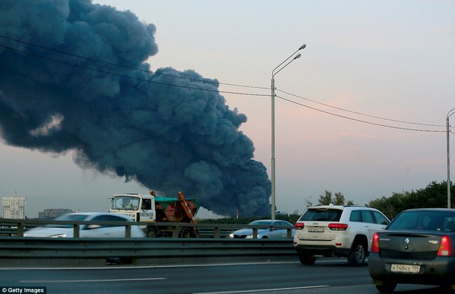 Cháy chợ vật liệu xây dựng ở Moscow, Nga - Ảnh 5.