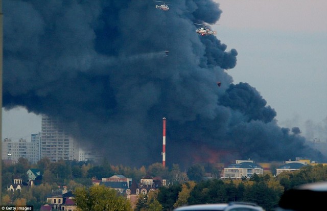 Cháy chợ vật liệu xây dựng ở Moscow, Nga - Ảnh 7.