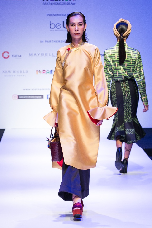 NTK Công Trí tiếp tục mở màn Tuần lễ thời trang quốc tế Việt Nam Xuân - Hè 2017 - Ảnh 14.