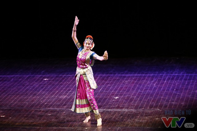Đặc sắc màn biểu diễn nghệ thuật múa cổ điển truyền thống Ấn Độ tại Hà Nội - Ảnh 8.