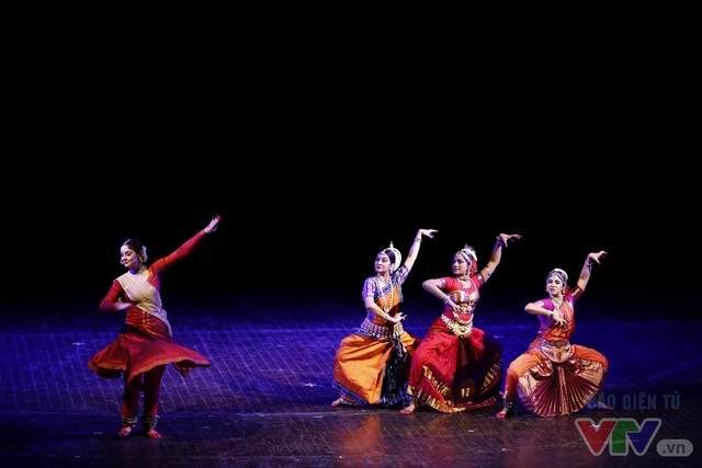 Đặc sắc màn biểu diễn nghệ thuật múa cổ điển truyền thống Ấn Độ tại Hà Nội - Ảnh 10.