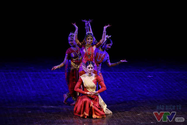 Đặc sắc màn biểu diễn nghệ thuật múa cổ điển truyền thống Ấn Độ tại Hà Nội - Ảnh 4.