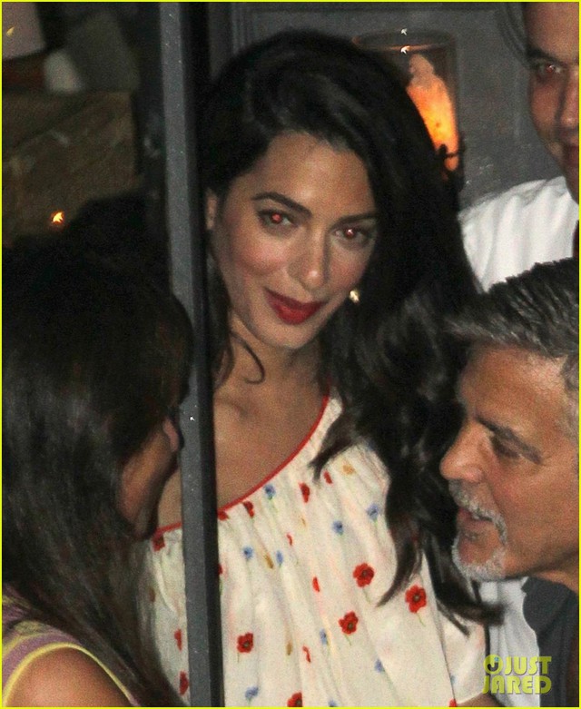 Vợ chồng George Clooney lần đầu xuất hiện bên nhau sau khi đón cặp sinh đôi - Ảnh 2.