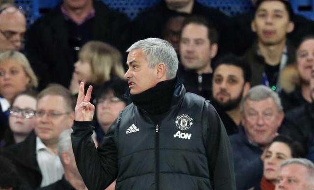 Bị CĐV Chelsea gọi là “Judas”, HLV Mourinho nóng mặt đáp trả - Ảnh 2.