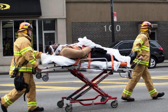 Lật tàu hỏa ở New York, Mỹ: Đã có hơn 100 người bị thương - Ảnh 8.