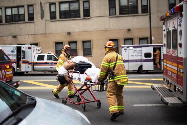 Lật tàu hỏa ở New York, Mỹ: Đã có hơn 100 người bị thương - Ảnh 7.