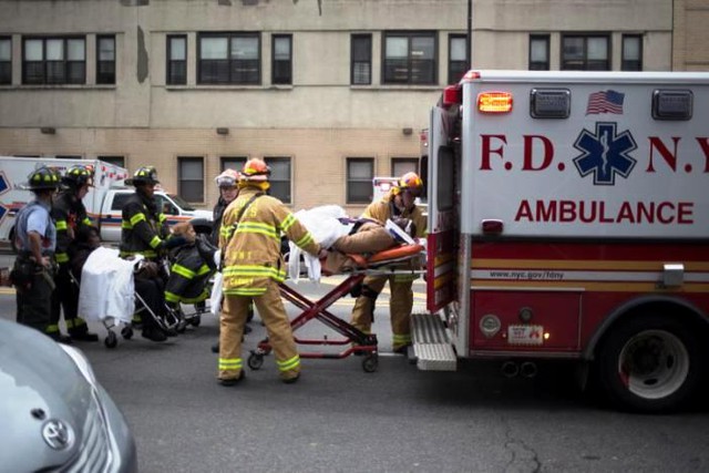 Lật tàu hỏa ở New York, Mỹ: Đã có hơn 100 người bị thương - Ảnh 5.