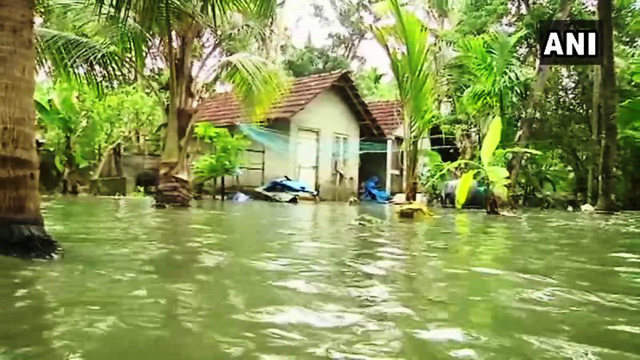 Bão Ockhi gây thiệt hại tại Ấn Độ và Sri Lanka - Ảnh 3.