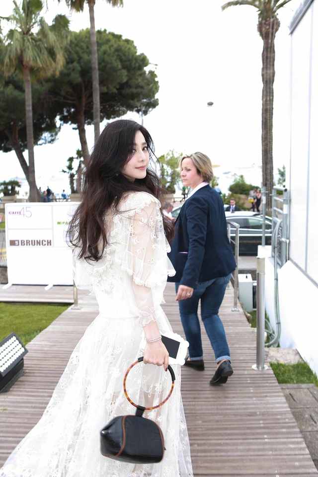 Cuối cùng Phạm Băng Băng đã lấy lại phong độ sang chảnh tại Cannes - Ảnh 3.