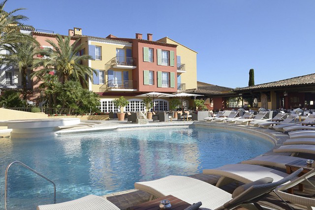 Bên trong khách sạn nổi tiếng ở Saint-Tropez hút sao Hollywood - Ảnh 1.