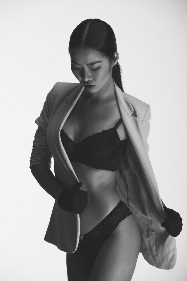 ‘Tình cũ Kim Lý’ Kiko Chan lại thiêu đốt ánh nhìn với body quá đỗi nóng bỏng - Ảnh 2.