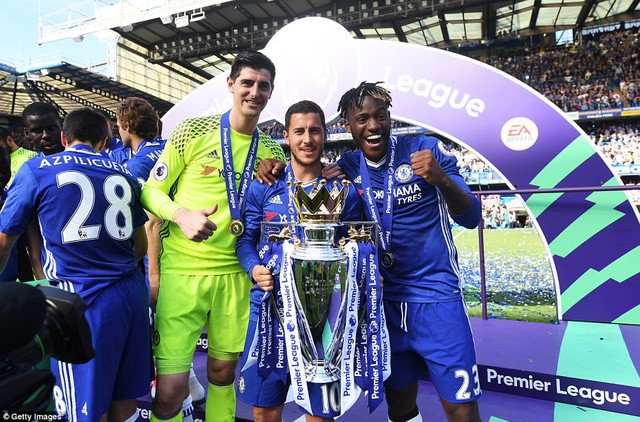 Khoảnh khắc các cầu thủ Chelsea nâng cúp vô địch Ngoại hạng Anh - Ảnh 12.