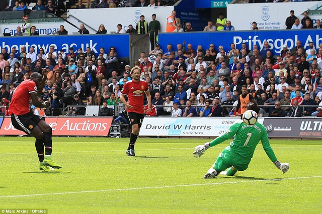 VIDEO Swansea 0-4 Man Utd: Màn thăng hoa của Quỷ đỏ ở hiệp 2 - Ảnh 4.