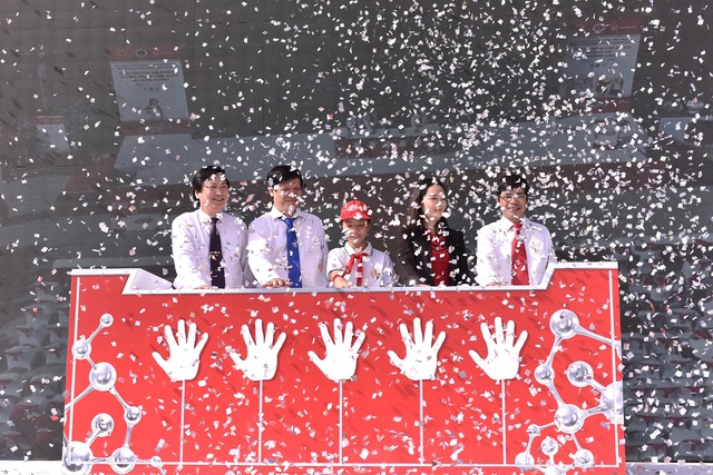 Hơn 2000 học sinh Hà Nội đồng diễn hưởng ứng ngày Thế giới rửa tay với xà phòng 2017 - Ảnh 2.