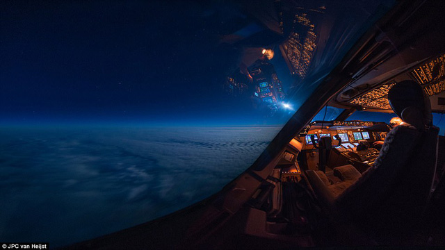 Buồng lái máy bay - Không gian làm việc kỳ ảo nhất thế giới - Ảnh 10.