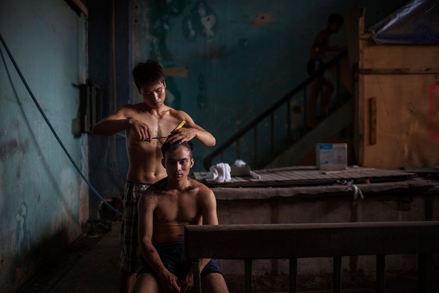 3 năm thực hiện 1 bộ ảnh, người đàn ông Uruguay lột tả chân thực đến tái tê cuộc sống của nghệ sĩ xiếc Việt Nam - Ảnh 18.