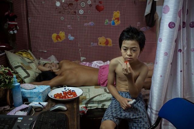 3 năm thực hiện 1 bộ ảnh, người đàn ông Uruguay lột tả chân thực đến tái tê cuộc sống của nghệ sĩ xiếc Việt Nam - Ảnh 3.