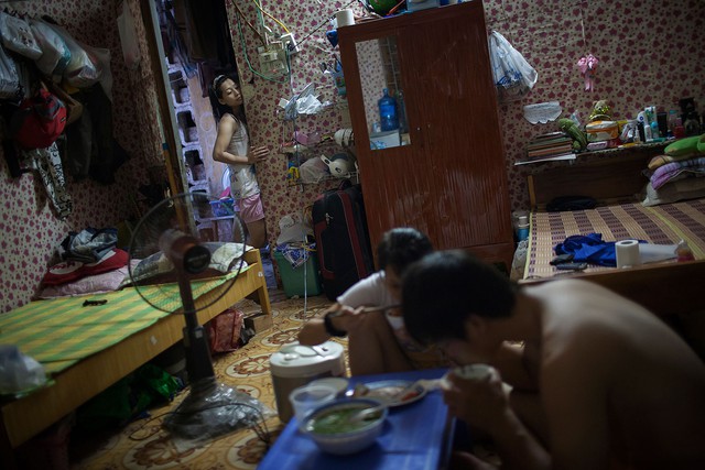3 năm thực hiện 1 bộ ảnh, người đàn ông Uruguay lột tả chân thực đến tái tê cuộc sống của nghệ sĩ xiếc Việt Nam - Ảnh 4.